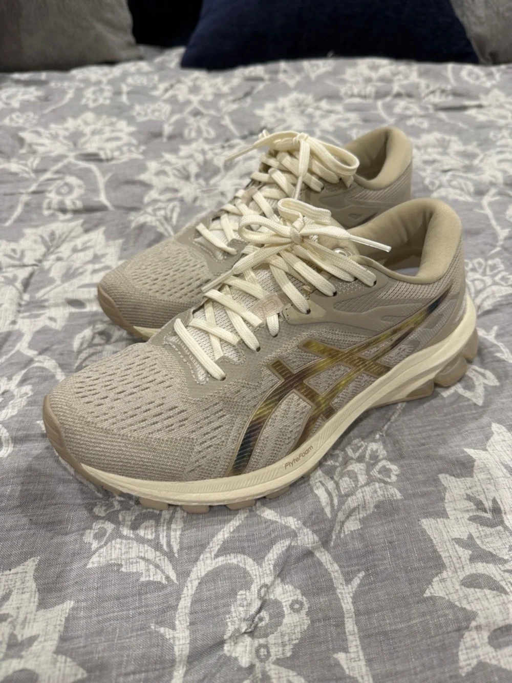 ASICS Neutral Running Shoes in Cream and Tan - Picture 2 of 7